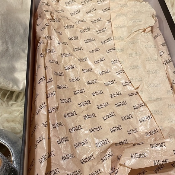 BADGLEY MISCHKA silver d’orsay heels - Picture 7 of 7